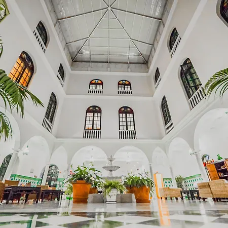 Senator فندق كاديز