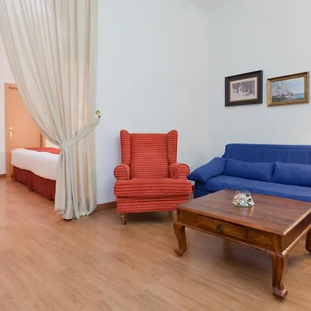 Hotel Senator
