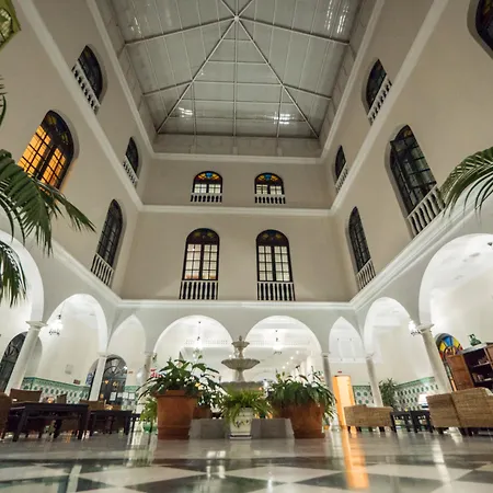 Hotel Senator 4*