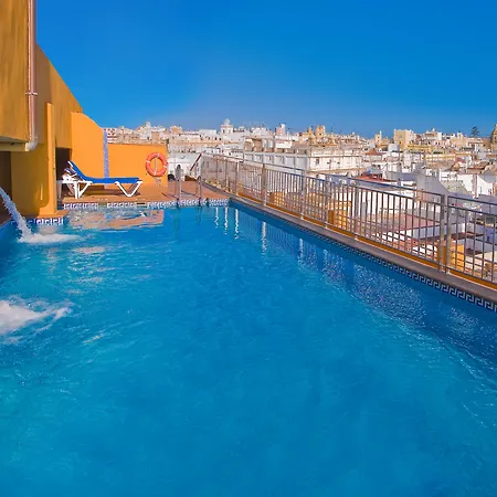 Senator Hotel 4*